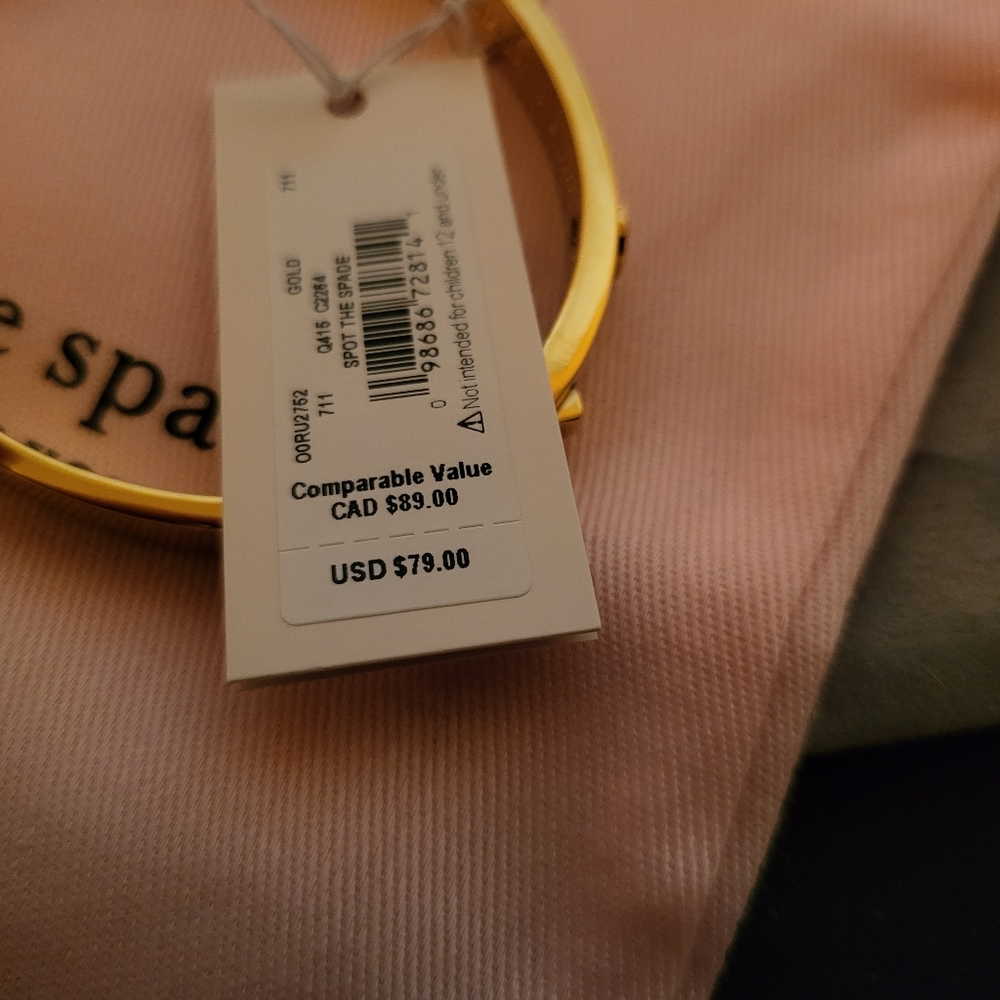 Beautiful Kate Spade Spade Hinged Bangle - Picture 5 of 5